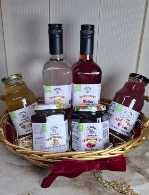 COSUL CADOU CU BUNĂTĂȚI 